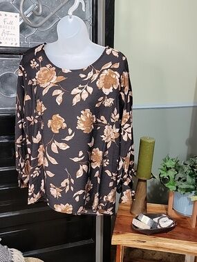 #65 Les Amis Floral Print Top With Bows At Wrist Hi/Low Hem Women Size S, M, L
